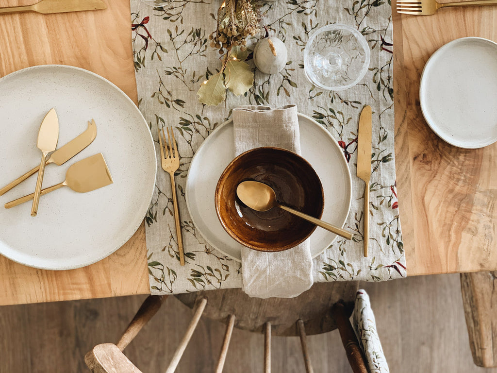 Christmas Mistletoe table setting